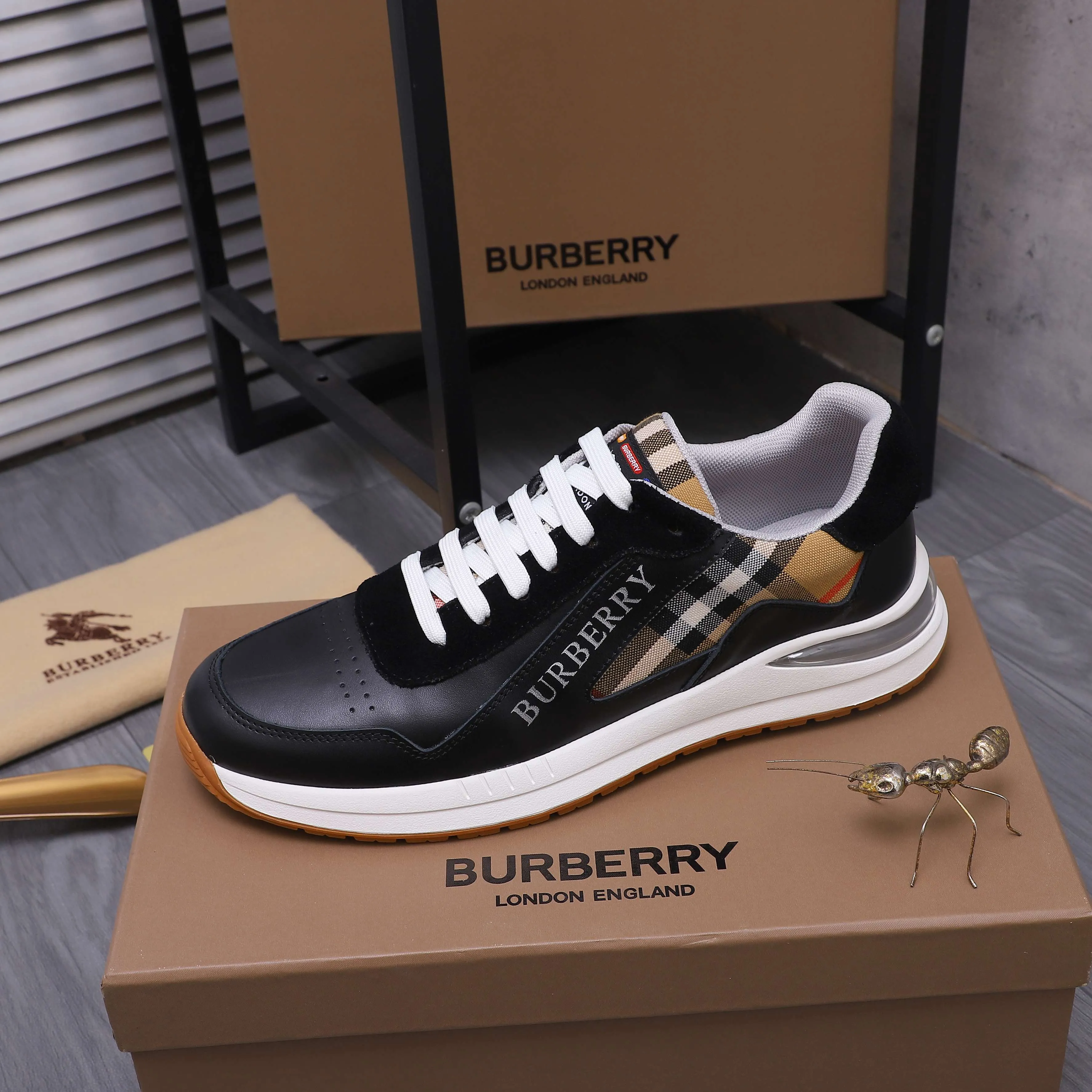 Men's shoes 💰442 Product trademark: Burberry "Burberry" casual shoes Regular size: 38-44 Product material: Selected cowhide stitching upper Breathable mesh lining Rubber outsole